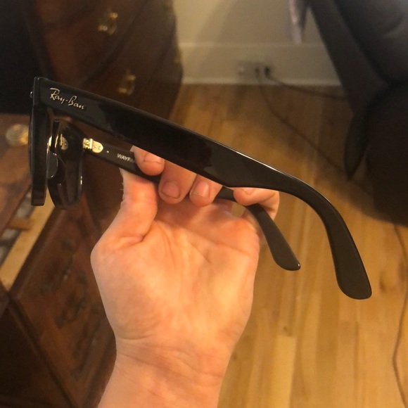 Black Wayfarer polarized Ray Bans - Picture 4 of 5